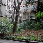 Walk-through apartment - near Sacré-Cœur