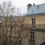Walk-through apartment - near Sacré-Cœur